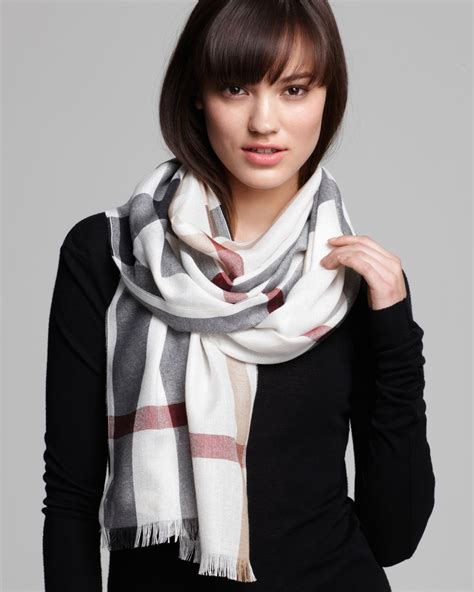 Women's Wool, Silk & Cashmere Scarves .